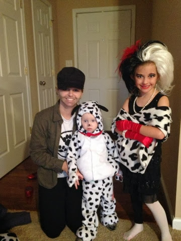 Boots, Bows, & the 5-OH: Halloween - 101 Dalmatian Style
