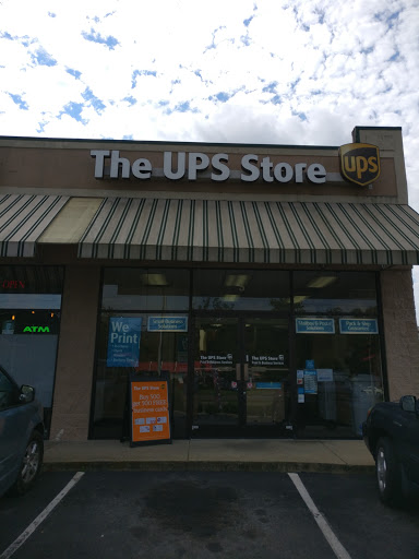 Shipping and Mailing Service «The UPS Store», reviews and photos, 1101 Volunteer Pkwy #5, Bristol, TN 37620, USA