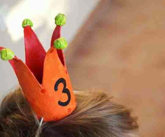 Coronas de carton para usar en un cumpleaños infantil Coronas de carton para usar en un cumpleaños infantil