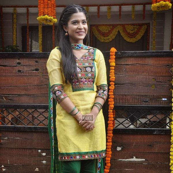A cast member of new TV serial Shastri Sisters snapped during the launch of the show. (Pic: Viral Bhayani)