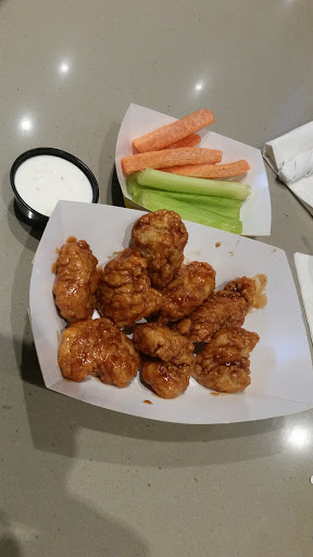 Chicken Wings Restaurant «Buffalo Wild Wings», reviews and photos, 522 E Windsor Ave, Elkhart, IN 46514, USA