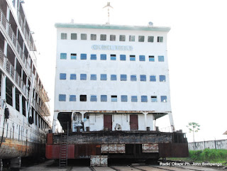 Lancement de travaux de réhabilitation du bateau courrier « colonel Kokolo » de la Société commerciale des transports et des ports (SCTP, ex-Onatra) le 8/01/2013 par le ministre de transports au Chantier Naval à Kinshasa. Radio Okapi/Ph. John Bompengo