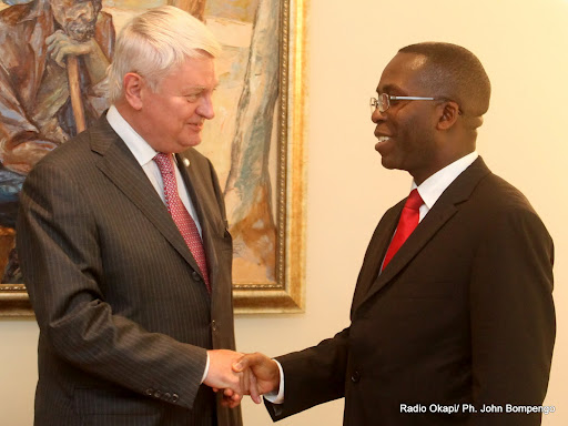 Hervé Ladsous et Matata Ponyo le 10/09/2012 à Kinshasa. Radio Okapi/ Ph. John Bompengo