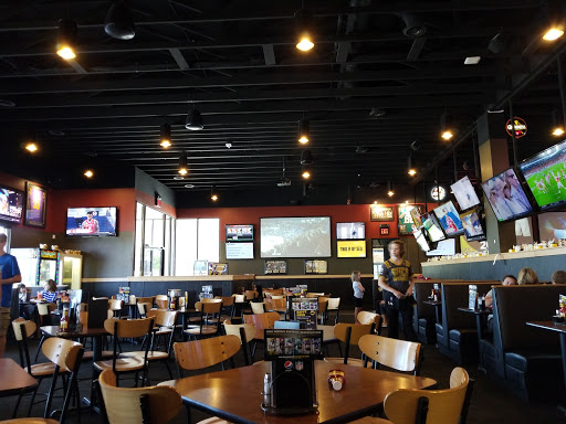 Chicken Wings Restaurant «Buffalo Wild Wings», reviews and photos, 2700 9th Ave SE #100, Watertown, SD 57201, USA