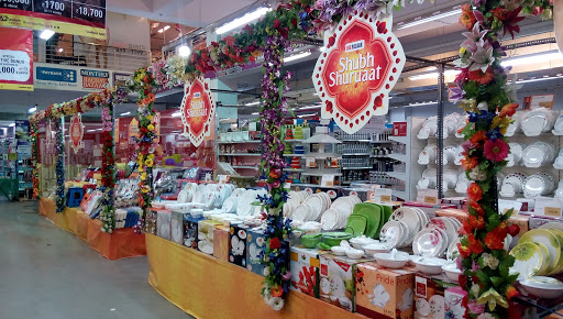 Big Bazaar, Shalimar Compound, Railway Station Rd, Old Town, Bharuch, Gujarat 392001, India, Grocery_Store, state GJ