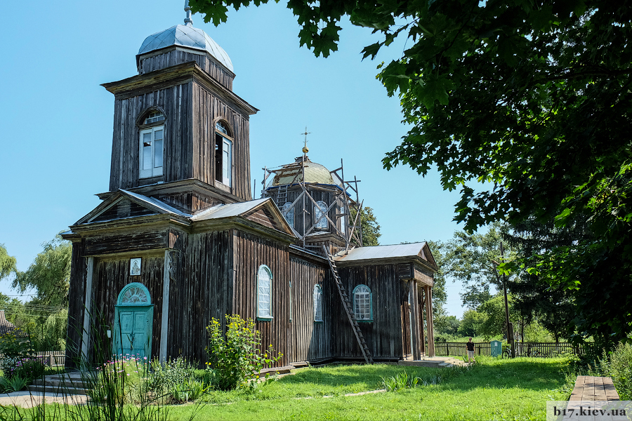 Дерев’яна церква Івана Златоуста в Півнях