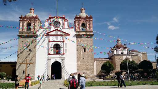 Santa María de la Asunción Tlacolula, Av. 2 de Abril No. 42, Centro, 70400 Tlacolula de Matamoros, Oax., México, Iglesia | OAX