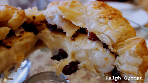 Baked Camembert - RatedRalph.com