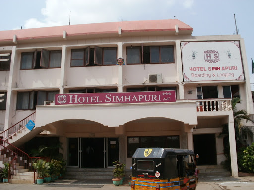 Simhapuri Hotel, Railway Station Rd, Kapatipalem, Santhapet, Nellore, Andhra Pradesh 524001, India, Indoor_accommodation, state AP