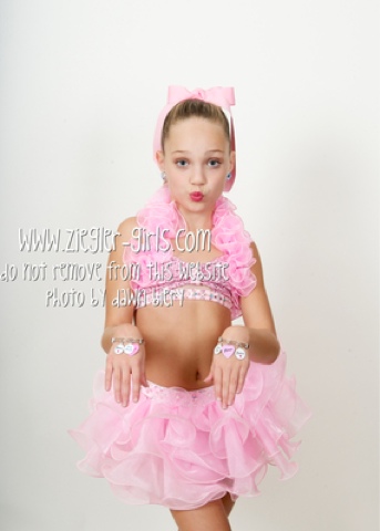 Dance Moms Daily: Glitzy Girls Maddie And Chloe