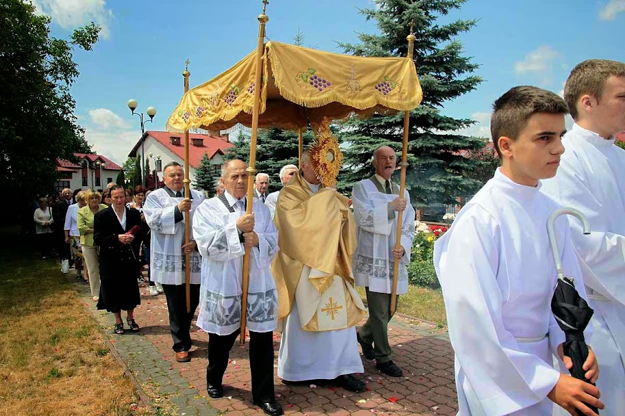 Procesja Bożego Ciała w parafii Matki Bożej Częstochowskiej w dniu 22 czerwca 2014 r.