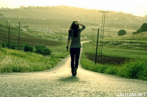 Hình ảnh cô gái đi lang thang vì mới thất tình Hình ảnh cô gái đi lang thang vì mới thất tình