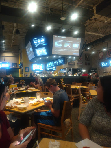 Chicken Wings Restaurant «Buffalo Wild Wings», reviews and photos, 36455 Euclid Ave, Willoughby, OH 44094, USA