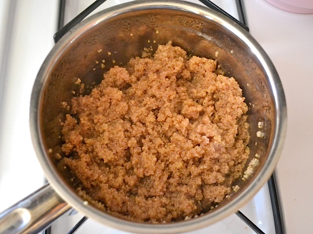 fluffed quinoa in pot