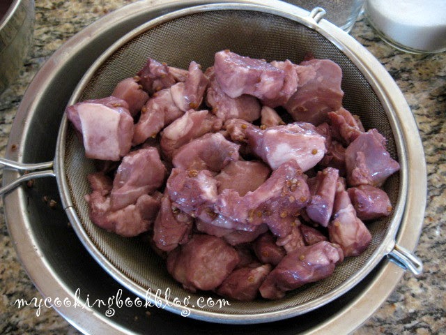 Афеля (Αφέλια) или свинско с червено вино и кориандър