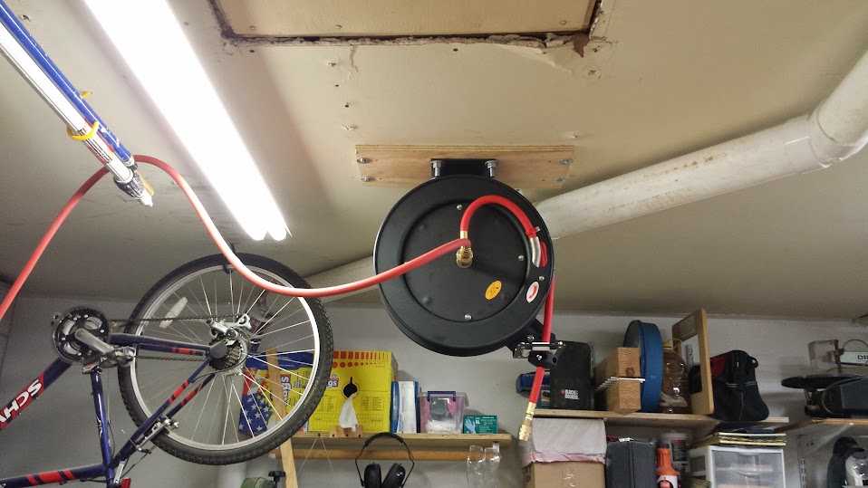 Mounting a air hose reel solo