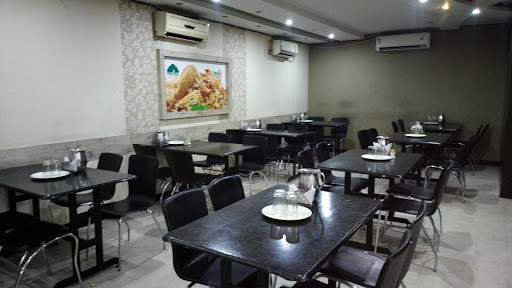 Madrasi Fried Chicken, Great Eastern Rd, Ramkund, Raipur, Chhattisgarh 492001, India, Restaurant, state RJ