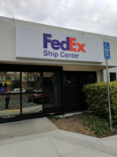 Shipping and Mailing Service «FedEx Office Ship Center», reviews and photos, 520 Lawrence Expy, Sunnyvale, CA 94085, USA