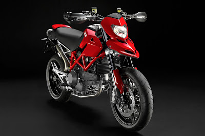 Ducati_Hypermotard_1100_EVO_2011_1620x1080_Front_Angle