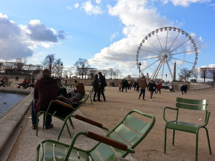 Love at Jardin des Tuileries