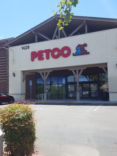 Pet Supply Store «Petco Animal Supplies», reviews and photos, 1429 W Pacheco Blvd, Los Banos, CA 93635, USA