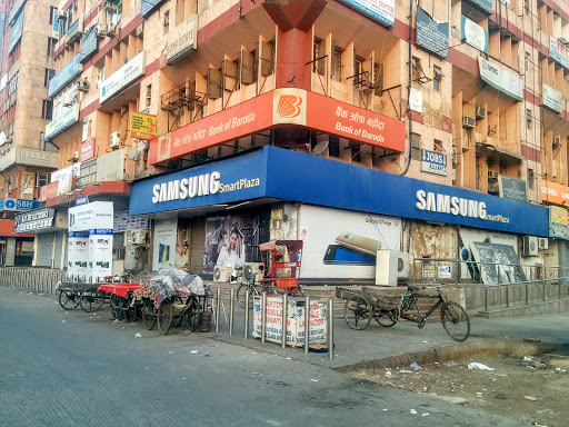Samsung Smart Plaza, P-5, Ground Floor, Ocean Plaza, Ashok Marg, P Block, Pocket I, Sector 18, Noida, Uttar Pradesh 201301, India, Electronics_Retail_and_Repair_Shop, state UP