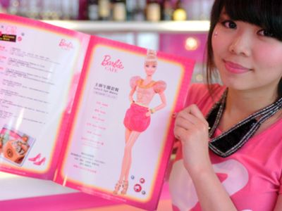 Jessica Ho, an office worker in Taipei who has a five-year-old daughter, gave her thumbs-up to the Barbie Cafe. "My child and I both love Barbie and this lovely and cute place is like a dream come true for us. I will take her here to celebrate her next birthday," she said.