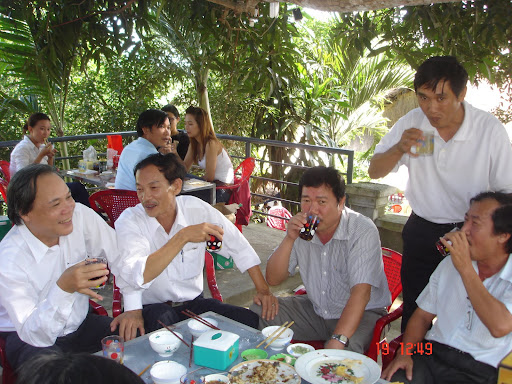 Chào mừng Ngày nhà giáo Việt Nam 20/11 2010 - Page 3 DSC00221