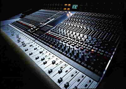 SSL 4000 desk