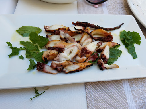 Dinoris Fish Restaurant
