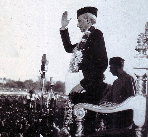 Quaid E Azam Mohammad Ali Jinnah The Quaid Saluting His Greeting Crowds
