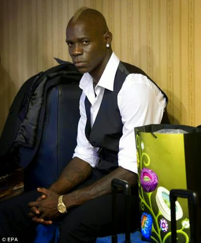 Ac Milan Player Mario Balotelli Finally Admits He Is The Father Of Baby Pia