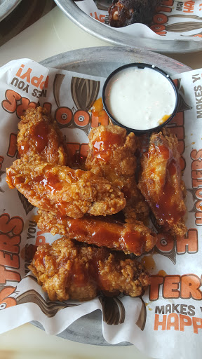 American Restaurant «Hooters», reviews and photos, 98 Bass Pro Drive, Harlingen, TX 78552, USA