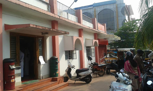Kayamkulam Head Post Office, Kayamkulam-Pathanapuram Road, kayamkulam, Alappuzha, Kerala 690502, India, Shipping_and_postal_service, state KL