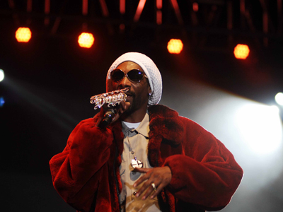 Snoop Dogg sets the mood during his concert in Pune. (Pic: Viral Bhayani)