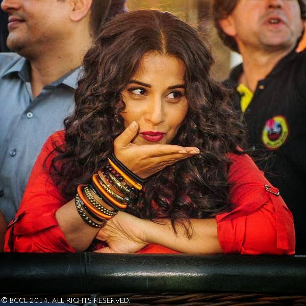 Vidya Balan blows kisses to the fans during the promotion of her movie Shaadi Ke Side Effects at Film City, in Mumbai, on February 14, 2014.