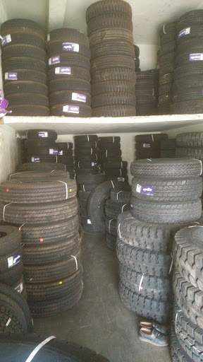 Jamuna Tyres, Yash Apartment, Majge Complex, Kawa Road, Latur, Maharashtra 413512, India, Tyre_Shop, state MH