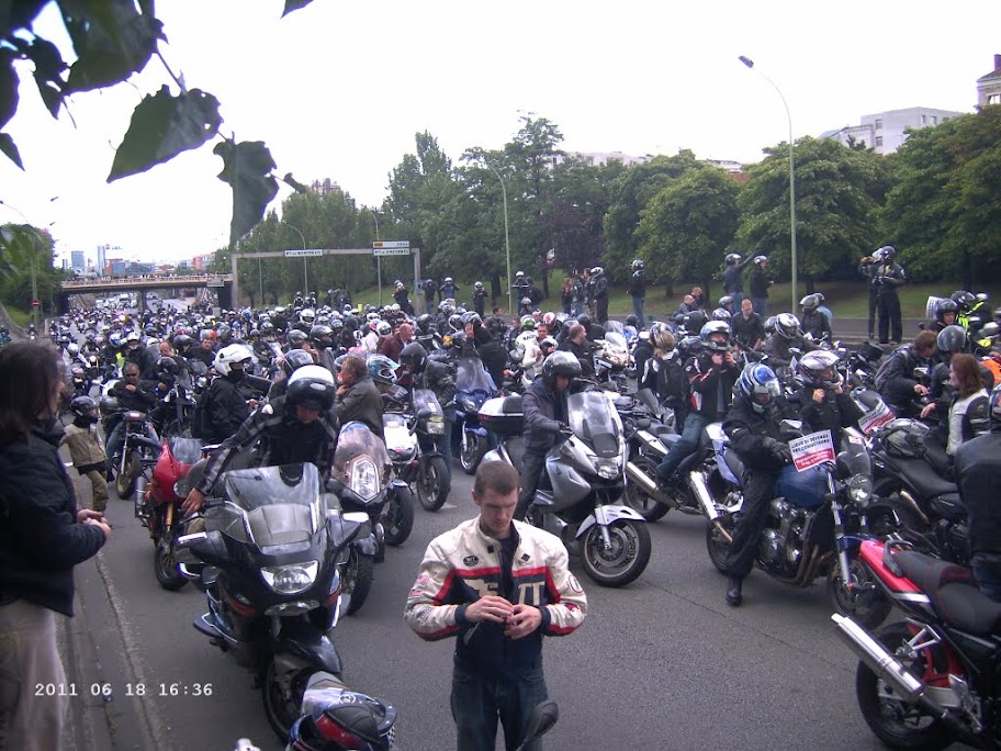 Manif le 18 juin contre la répression du gouvernement envers les deux roues et les autres - Page 2 PICT1173