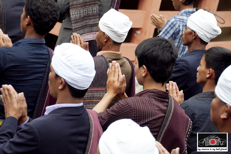 Batak_Malim_Parmalim_Sipahalima_Huta Tinggi_Laguboti_Sumatra_Parmalim men Praying