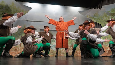 Robin Hood war das Thema des Männertanzes. Klar, dass auch hier wieder eine Zugabe gefordert wurde. Robin Hood war das Thema des Männertanzes. Klar, dass auch hier wieder eine Zugabe gefordert wurde.