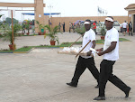 Des vendeurs de gâteaux au village du XIV sommet de la francophonie le 9/10/2012 au stade des martyrs à Kinshasa. Radio Okapi/ Ph. John Bompengo