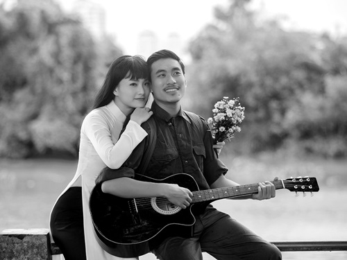 Bộ ảnh tình yêu người Lính đẹp và lãng mạn nhất Ảnh người lính ôm đàn guitar