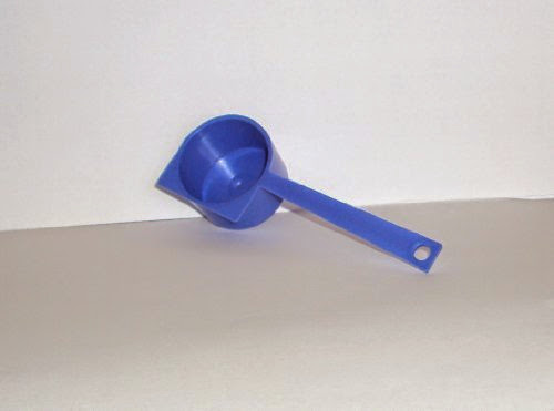Vintage Tupperware Gadget Coffee Scoop with Level 2T Measuring Spoon Blue