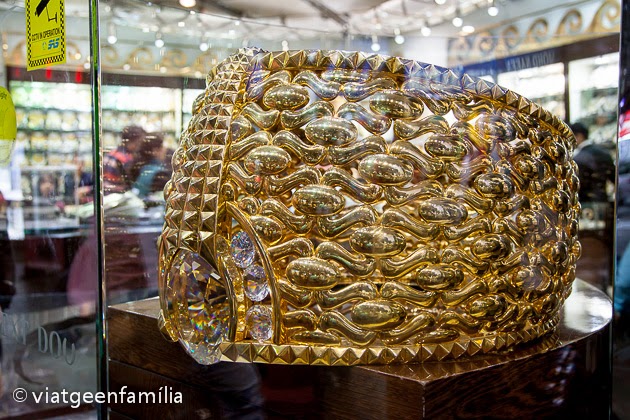 IMPRESIONANTE! El anillo de oro más grande del mundo ya está en Guinness -  800Noticias