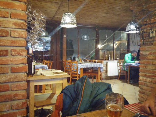 Plzeňská restaurace Cylindr, Neratovice — adresa, telefon, otevírací doba,  recenze