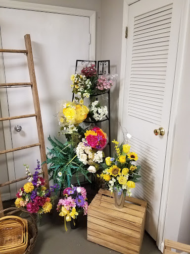 Florist «Flowers from the Rafters», reviews and photos, 27 N Broadway St, Lebanon, OH 45036, USA