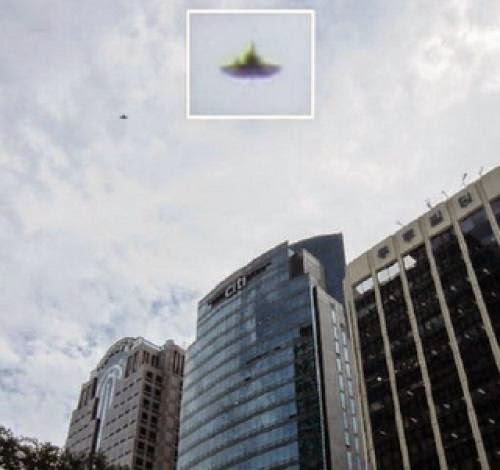 Ufology Ufo Spotted In The Sky Above Downtown Seoul 4 Sep 2011
