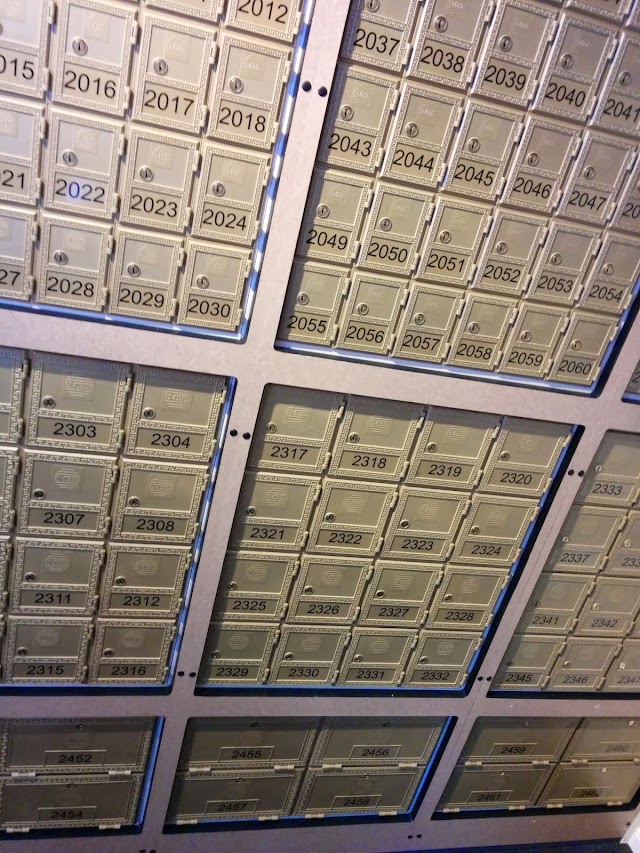 Mail Boxes Etc.