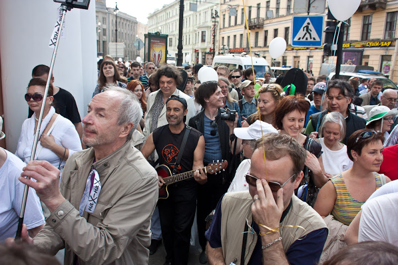 1 500 петербуржцев прогулялось по городу ...