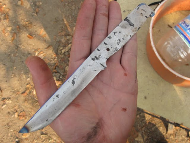Импровизирано огнище за закаляване на нож. (Страница 1) / Направи си сам! /  XENOS::BUSHCRAFT FORUM > Българският Бушкрафт Форум